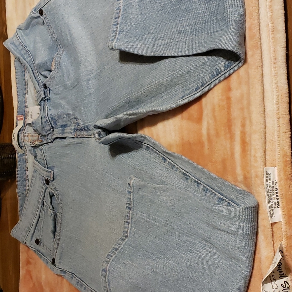 Levi 542 capris